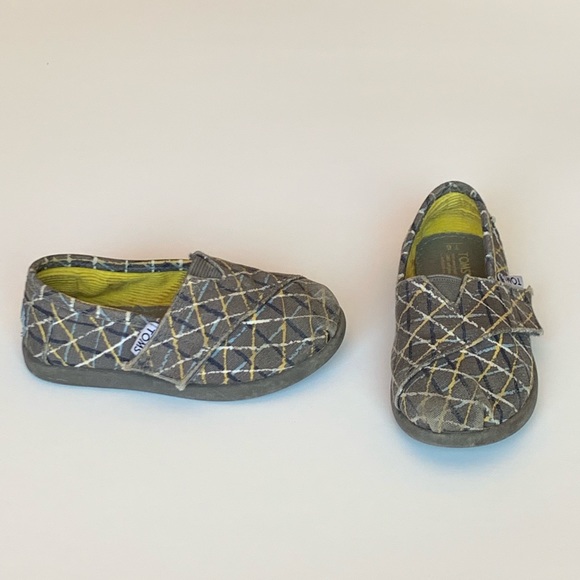 TOMS plaid unique toddler shoe - Picture 2 of 4